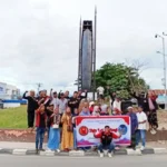 Sejumlah warga yang memprotes renovasi tugu Songgolangi di Palupi, Palu. (Foto: FKPK)