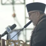 Ketua FKUB Sulteng, Prof Zainal Abidin menyampaikan khutbahnya usai shalat Idul Adha di Lapangan Vatulemo, Palu, Jumat (6/6/2025). (Foto: FKUB Sulteng)