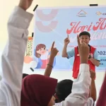 Bergembira pada acara dongeng di SD Inpres 2 Kawatuna, dengan PT CPM dan Banua Pangajari pada perayaan HAN 2025 di Uventumbu, Palu, Rabu (23/7/2025). (bmzIMAGES/basri Marzuki)