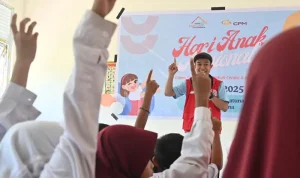 Bergembira pada acara dongeng di SD Inpres 2 Kawatuna, dengan PT CPM dan Banua Pangajari pada perayaan HAN 2025 di Uventumbu, Palu, Rabu (23/7/2025). (bmzIMAGES/basri Marzuki)