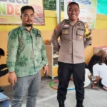 Bripka Reply di Taman Bacaan Napande yang dirintisnya di Kelurahan Baiya, Palu. (Foto: Humas Polresta Palu)