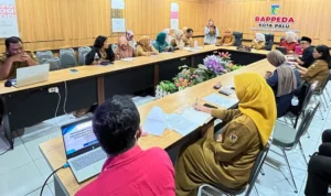 Merebut Kembali Masa Kanak-kanak: Palu Bergerak Melawan Perkawinan Usia Anak Penyusunan Strategi Daerah Pencegahan dan Penanganan Perkawinan Usia Anak di Ruang Rapat Bappeda Kota Palu Selasa (8/7/2025). (Foto: Prokopim Setda Kota Palu/Jufri)